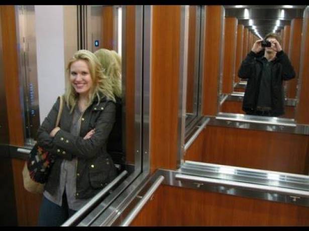 هل تعلم لماذا توضع مرآة داخل المصعد؟