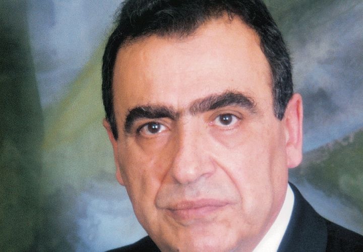 الوزير السابق محمود حمود