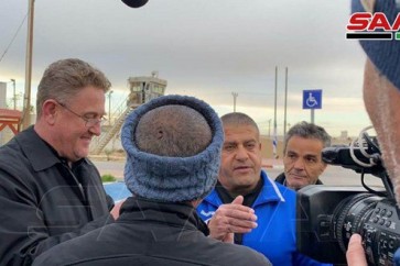 الأسير المقت يفكّ قيده دون شرط