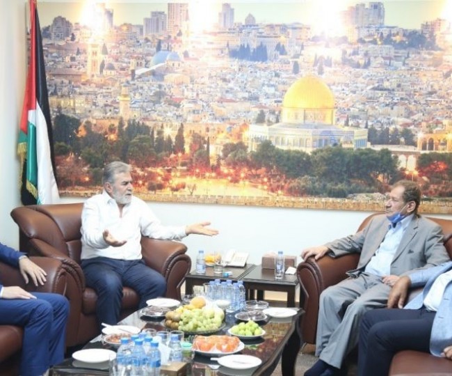 النخالة مستقبلا وفد جبهة التحرير الفلسطينية