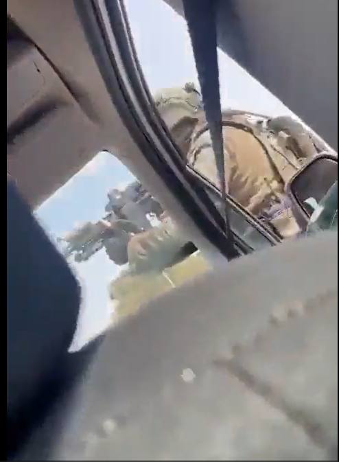 الجيش الصهيوني يستخدم المستوطنين كدروع بشرية