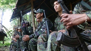 Des soldats birmans