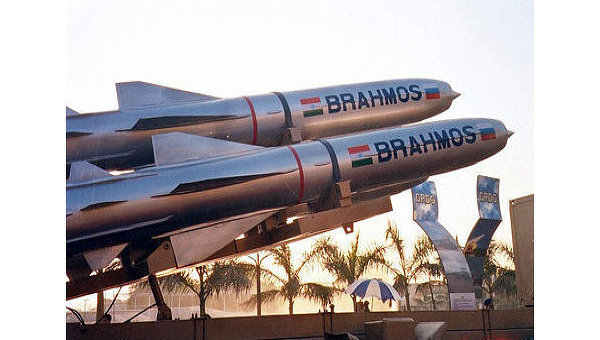 BrahMos: premiers tirs d’essai de la version aérienne en 2013

