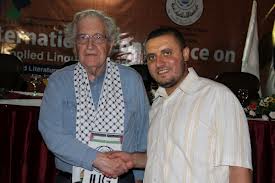 L’intellectuel juif américain Chomsky à Gaza, appelle à la fin du blocus
