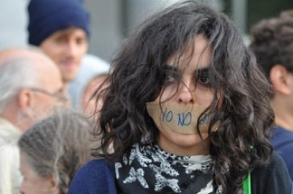 Un an après, les indignés reprennent la rue en Espagne et dans le monde
   
