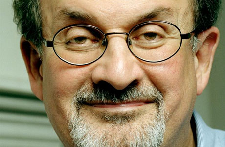 Inde: Salman Rushdie, toujours maudit chez lui.