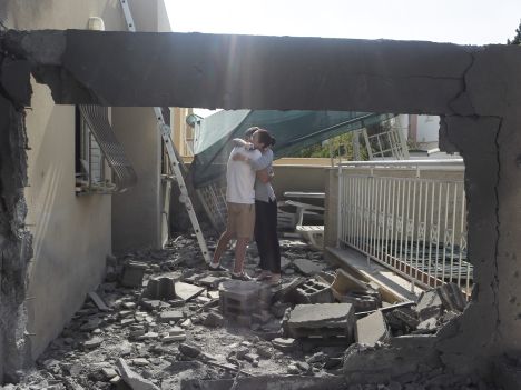 Une maison détruite à Beersheva par les roquettes palestiniennes