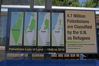 Des affiches anti-Israël dans les stations de train à New York
