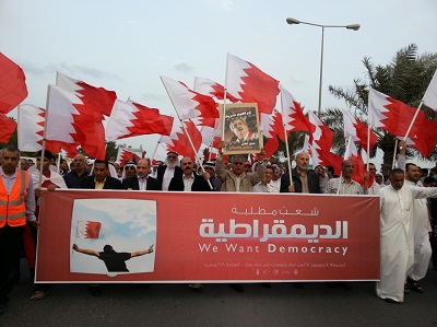 Bahreïn: des milliers de manifestants réclament des réformes démocratiques
