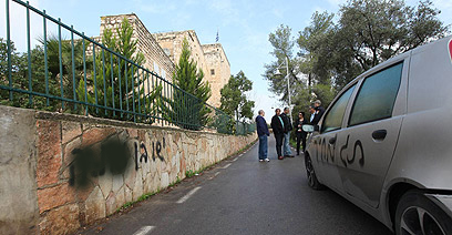 Graffitis anti-chrétiens dans un cimetière et un monastère d’alQods