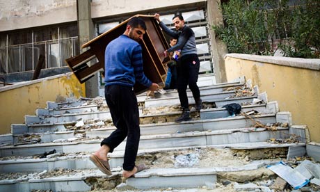 La ruée sur les butins de guerre égare les rebelles syriens!!! 
