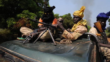 Bangui : combats dans plusieurs quartiers, des blindés français se déploient