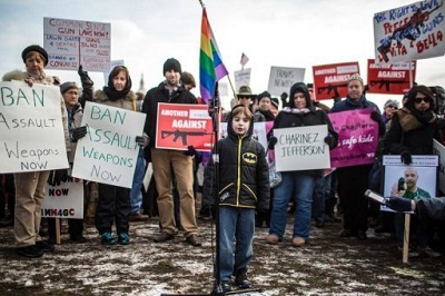 Des milliers de manifestants à Washington pour une législation sur les armes 
