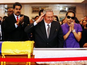 Funérailles en grande pompe pour Chavez