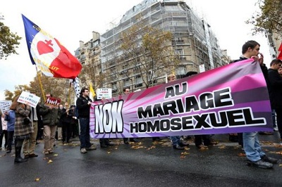 France: les opposants irréductibles au mariage gay refusent de désarmer 
