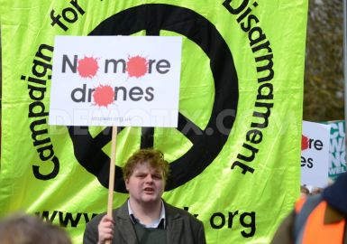 Les Britanniques protestent contre les drones