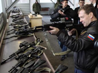 Russie: ventes d’armes record en 2012 à plus de 15 milliards de dollars