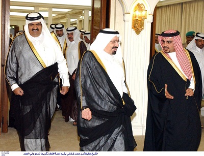 Le père du prince Hamad, ch. Khalifa ben Hamad au milieu