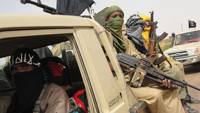 Mali: les islamistes menacent la France de représailles après les frappes