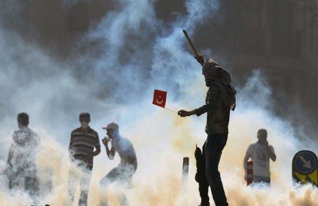 Turquie: gaz et canons à eau pour disperser 2.000 manifestants à Ankara