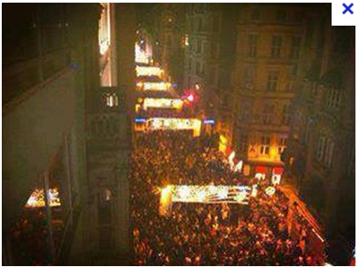 Istanbul: des milliers de manifestants fêtent victoire