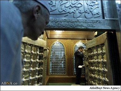 Ahmadinejad dans la mosquée de l'Imam Hussein (S) en Egypte