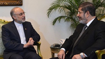 Morsi joue-t-il la carte de l’Iran face aux anti-Frères?
