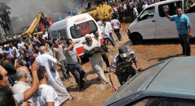 Patrouilles militaires et hommes armés à Tripoli après l’attentat