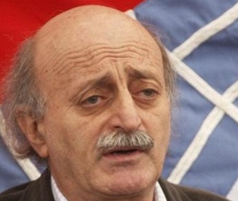 Joumblatt appuie le projet électoral du gouvernement.
