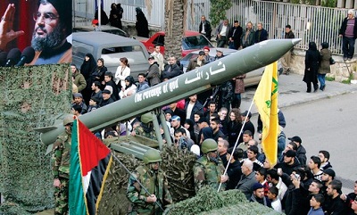 Un missile présenté dans une procession du Hezbollah en 2009