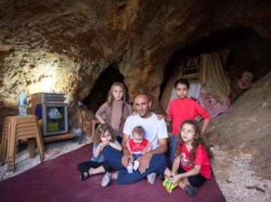 Jérusalem occupée: une famille palestinienne se réfugie dans une grotte