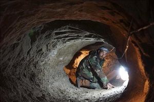 Tunnel découvert dans le sous-sol du mausolée de Sayeda Soukayna à Darayya