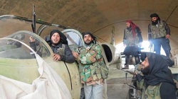 Les miliciens dans l'aéroport al-Jarrah