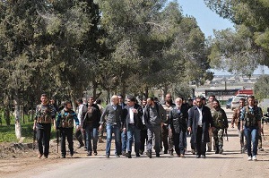 Ghassan Hitto en visite dans la région syrienne Salameh à la frontière avec la Turquie