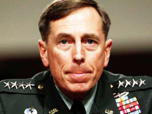 Petraeus, criminel de guerre… révolte estudiantine à l’université de Californie