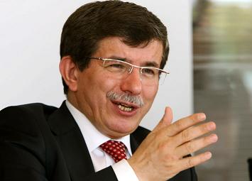 Davutoglu: “Assad veut exploiter les Kurdes”