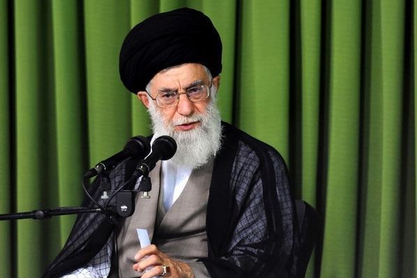 Khamenei: la récitation  du Coran protège la société des déviations

