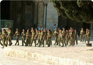 Des soldates israéliennes profanent al-Aqsa