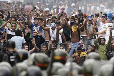 Venezuela: les partisans du pouvoir se mobilisent après les étudiants