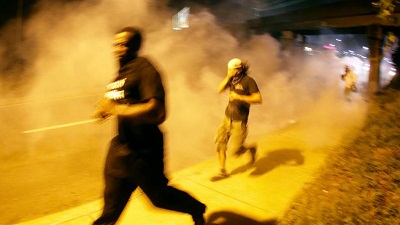 USA/Meurtre d’un Noir: Ferguson secouée par des émeutes