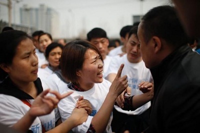 MH370: la colère et le scepticisme des familles chinoises ne faiblissent pas