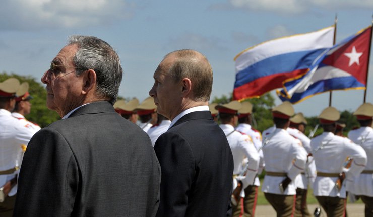 Poutine à Cuba, première étape d’une tournée sud-américaine