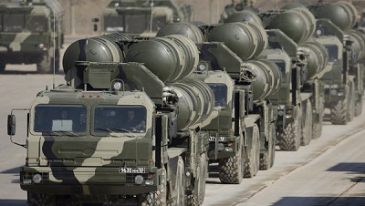 Défense anti-aérienne: pourquoi le S-400 russe est meilleur que le Patriot