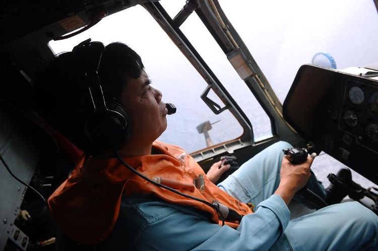 Vol MH370: les recherches étendues à l’ouest de la Malaisie, réduites à l’est