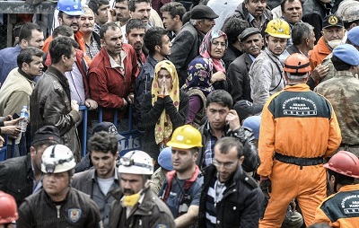 Turquie: la police réprime 20.000 manifestants après la tragédie minière