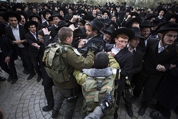 Manifestation d'ultra-orthodoxes contre le service militaire