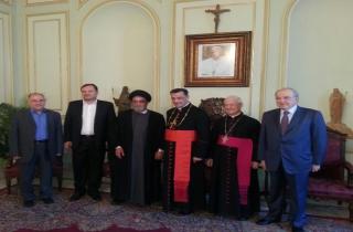 Le Hezbollah rend visite au patriarche Raii..