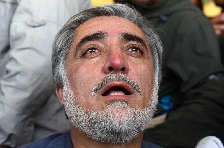 Le favori de l’élection afghane Abdullah réchappe d’une double attaque