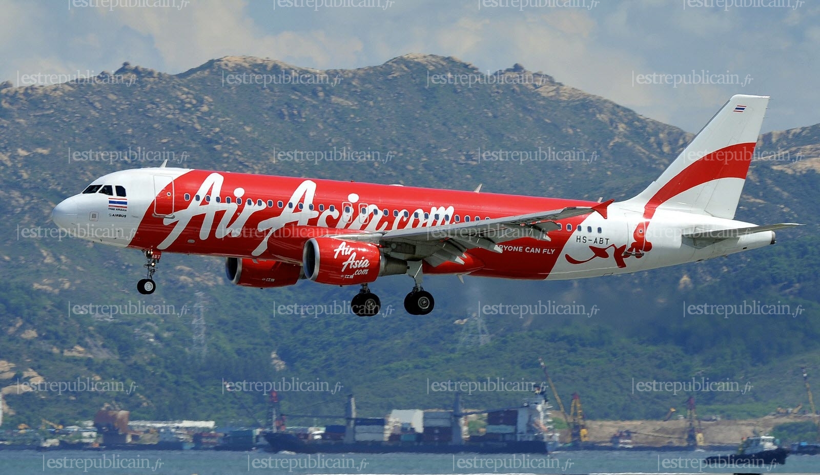 Un avion d’AirAsia avec 162 personnes à bord disparu