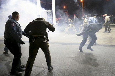 USA: un jeune Noir tué par la police près de Ferguson